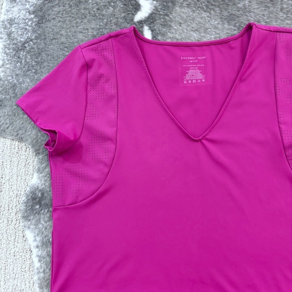 Sincerely Jules Active Crop Tee - Picture 2 of 9